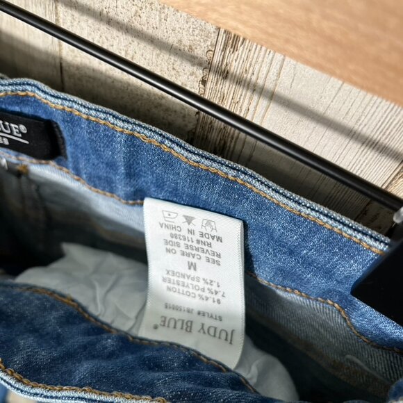 Judy Blue Denim Shorts Distressed Raw Hem Leopard Print Patches Womens Medium - Picture 7 of 7